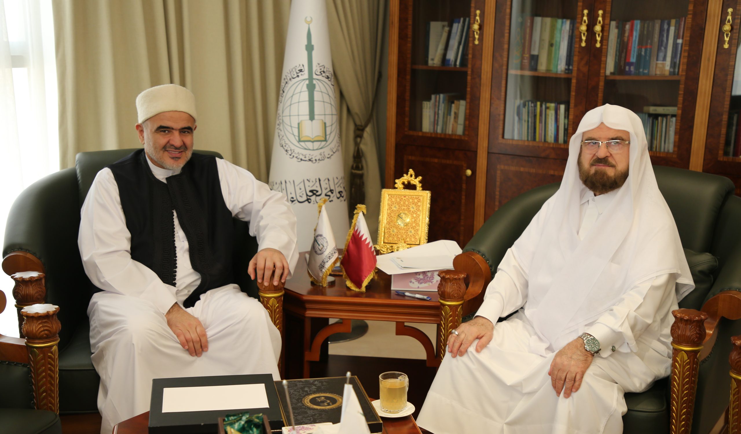 Syekh Prof. Dr. Ali Mohiuddin Al-Qaradaghi, Presiden Persatuan Ulama Muslim Internasional, mengadakan pertemuan dengan Yang Mulia Sekretaris Jenderal, Syekh Dr. Ali Muhammad Al-Sallabi