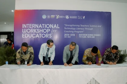 SMAIT Ibnu Abbas Klaten Jalin Kerja Sama dengan FMIPA UGM