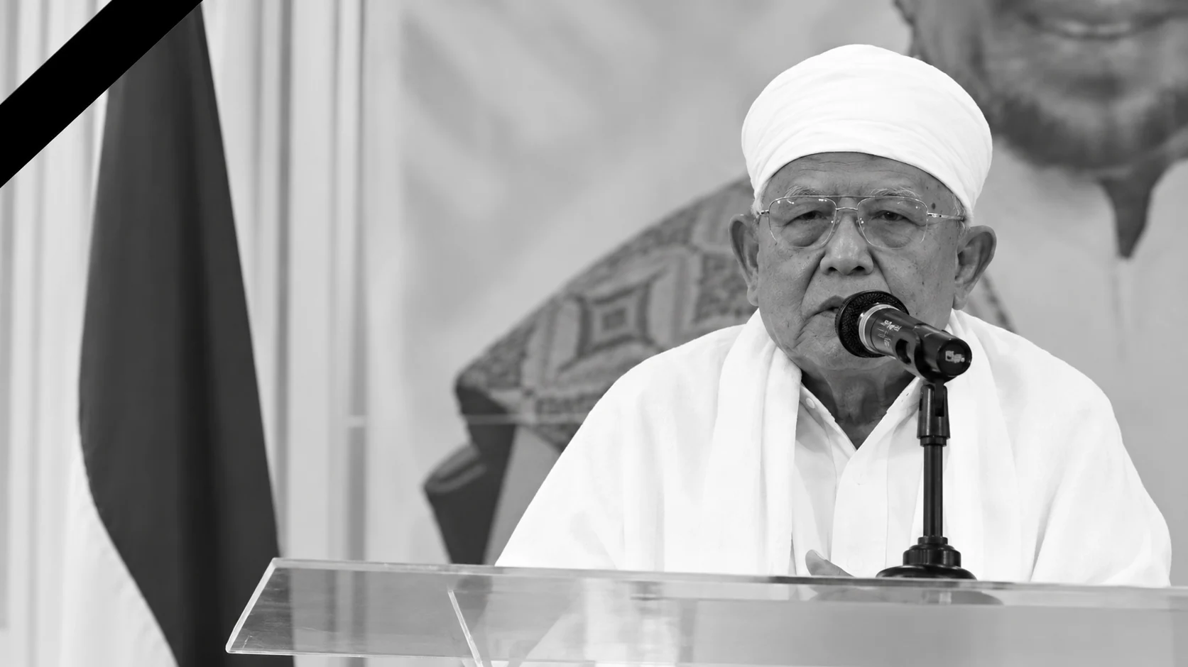 KH Syukron Makmun